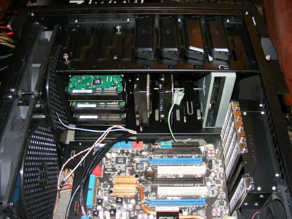 drive%20bay%20with%20HDD's.JPG