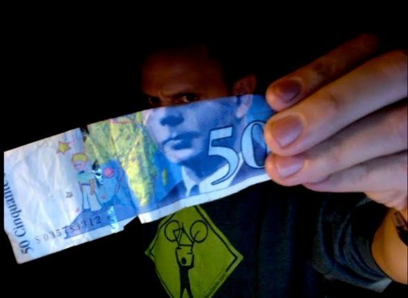 money-creative-illusions-05.jpg