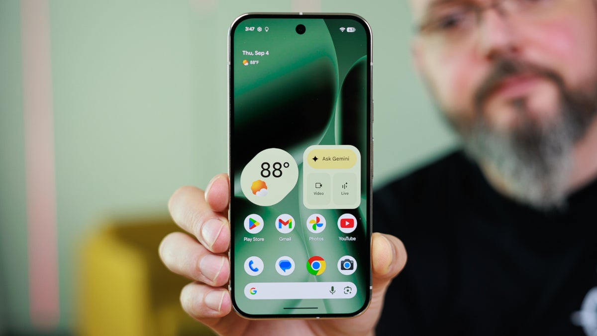 www.phonearena.com