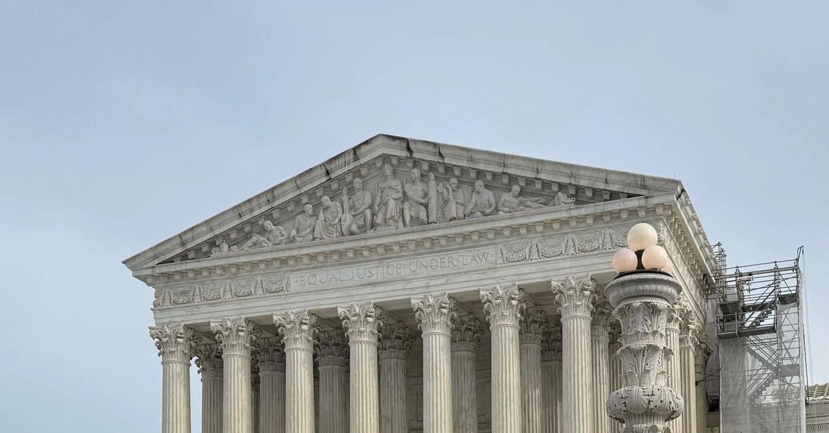 www.scotusblog.com