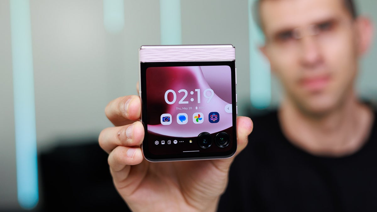 www.phonearena.com