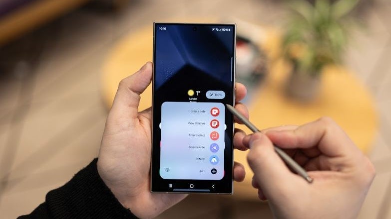 www.phonearena.com