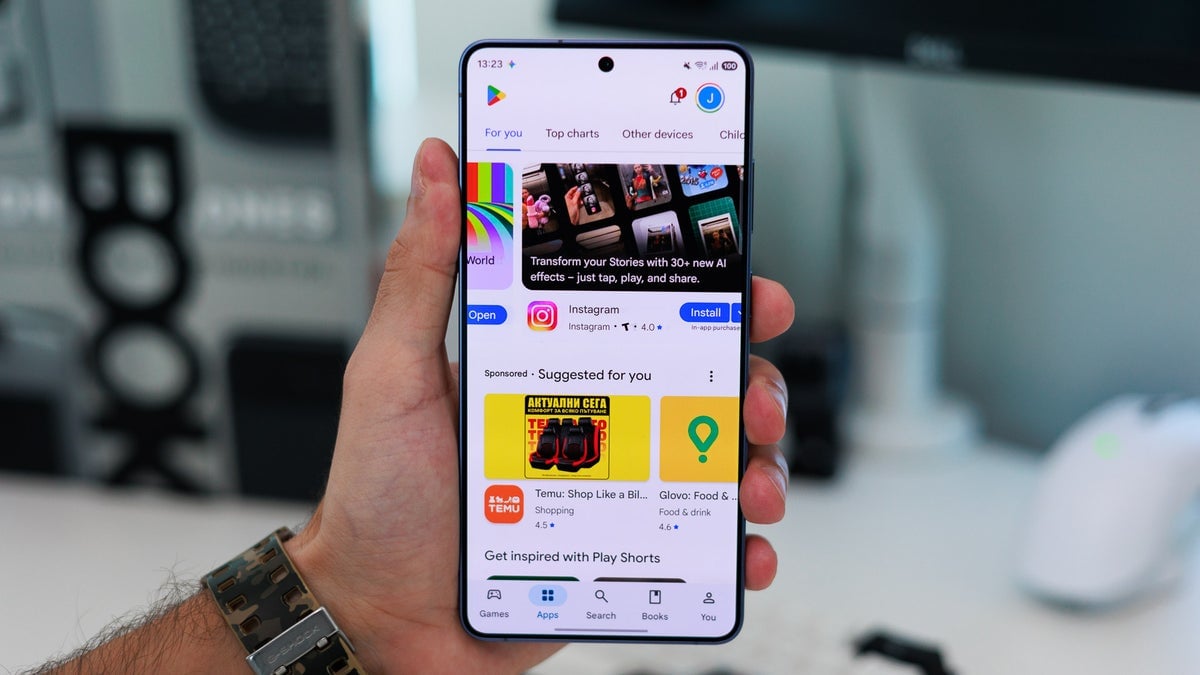 www.phonearena.com